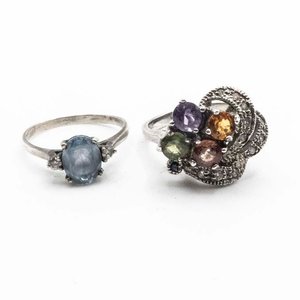 Lote siguiente: Par de Anillos de Plata con Piedras Multicolor