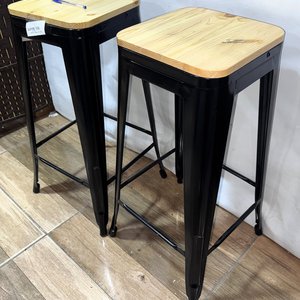 Lote de 2 Banquetas Altas Estilo Bar Tolix con Asiento de Madera - imagen 2