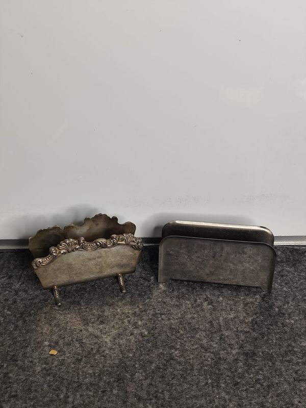 Dos Servilleteros: Uno de Acero Inoxidable Bracafe y Otro Antiguo Baño de Plata