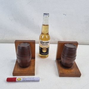 Par de Sujetalibros Decorativos con Diseño de Barril en Madera - imagen 2