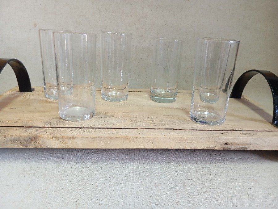 Mesa de madera con seis vasos de vidrio - imagen 5