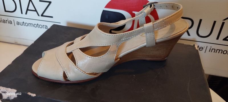Zapatos de tacón alto con estilos variados - imagen 3