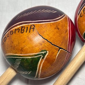 Maracas Artesanales de Madera y Calabaza, Decoradas con "Colombia Cartagena" - imagen 5