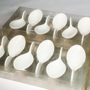 Set de 24 Cucharitas de Loza Blanca en Caja - imagen 3