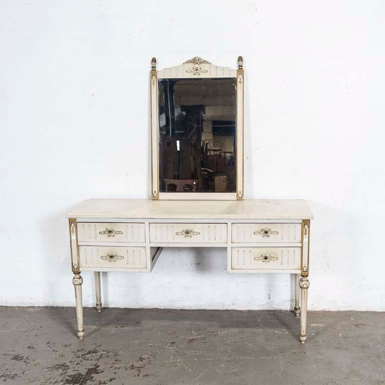 Lote siguiente: Toilette Luis XVI tallado con espejo biselado