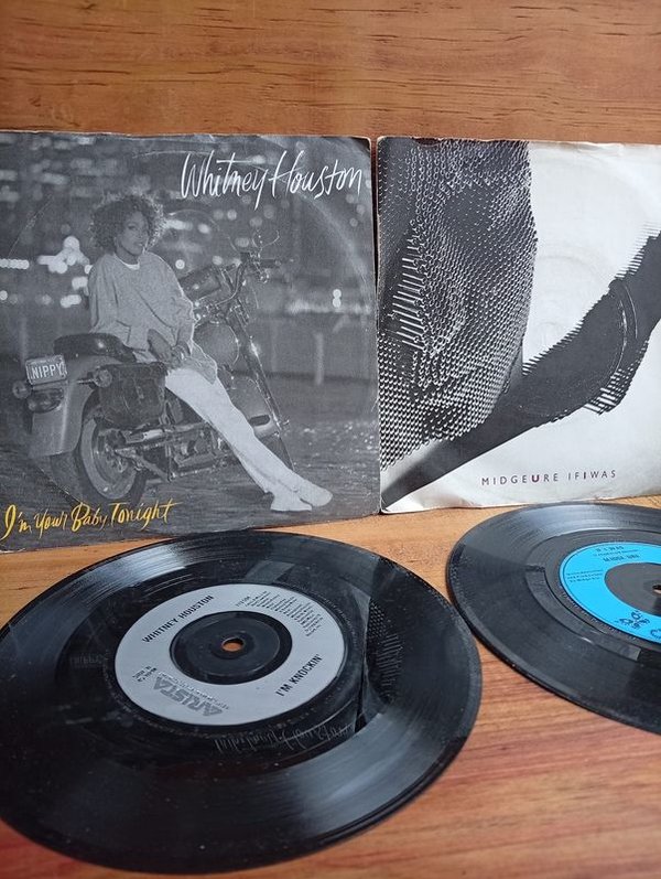 Dos Discos Simples Vinilo: Whitney Houston y Midge Ure