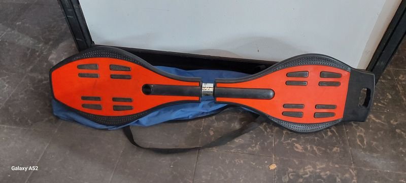 Rara patineta de skateboard
