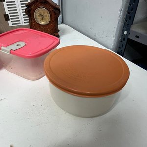 Lote de 18 piezas: Tupperware, exprimidor, reloj y portarretrato - imagen 6