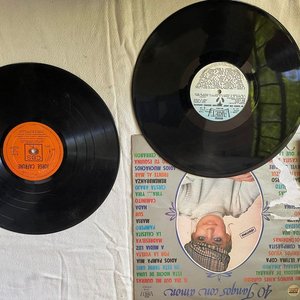 Lote siguiente: Lote de 2 Discos de Vinilo Usados - "40 Tangos con Amor" y Jorge Cafrune