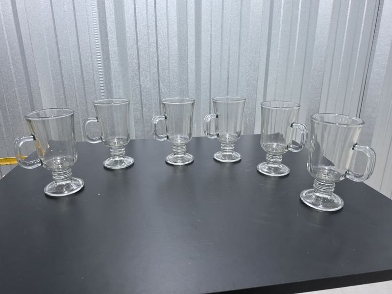 Set de 6 Tazas de Vidrio Transparente con Pie Decorativo