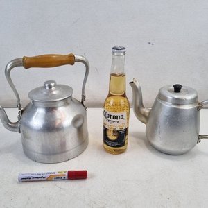Par de Cafeteras de Aluminio Vintage con Detalles - imagen 2