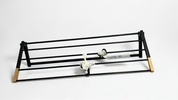 Ganchera de metal con cadena y cable