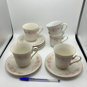 Juego de Tazas y Platillos de Porcelana Vintage con Flores Rosas - imagen 3