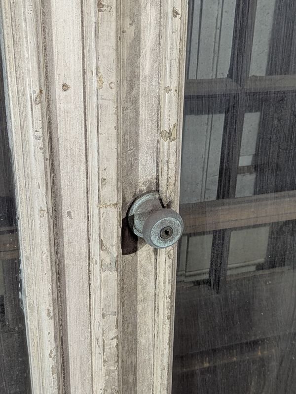 Puerta de cedro con vidrios biselados y marco de pinotea - imagen 5