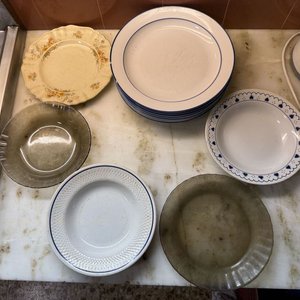 Lote de Platos Surtidos de Cerámica y Vidrio - imagen 4