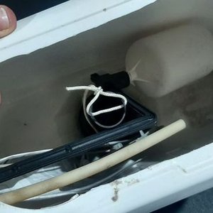 Cisterna de Descarga Plástica Astra Blanca Sin Uso - imagen 2