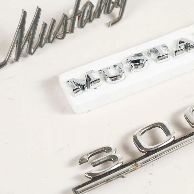Carteles de Mustang y Mercedes-Benz de Metal - imagen 2