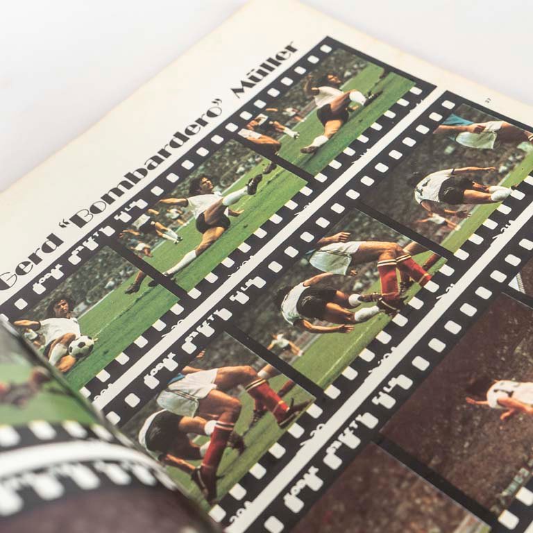 Libro de Fútbol Vintage con Fotografías y Diagramas Tácticos - imagen 2