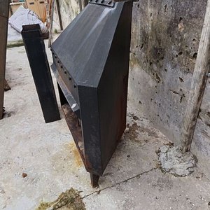 Estufa Esquinera Metálica con Caños y Parrilla - imagen 5