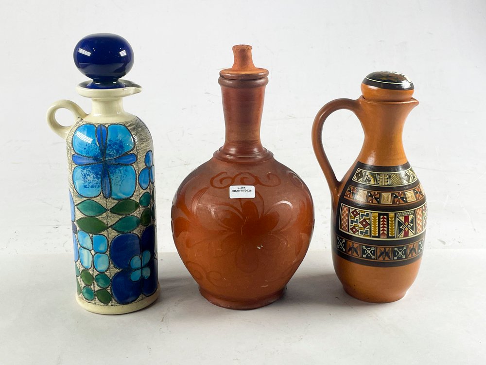 Conjunto de 3 piezas de cerámica: jarras con tapón y porrón