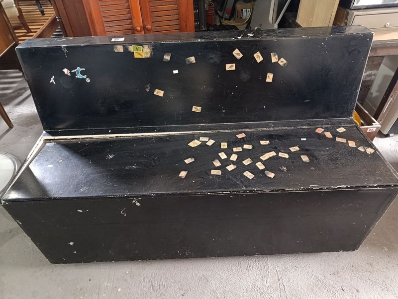 Baúl Sillón de Madera con Ruedas