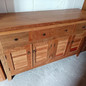 Lote siguiente: Modular de Madera Maciza Fundamento con 4 Puertas y Cajones
