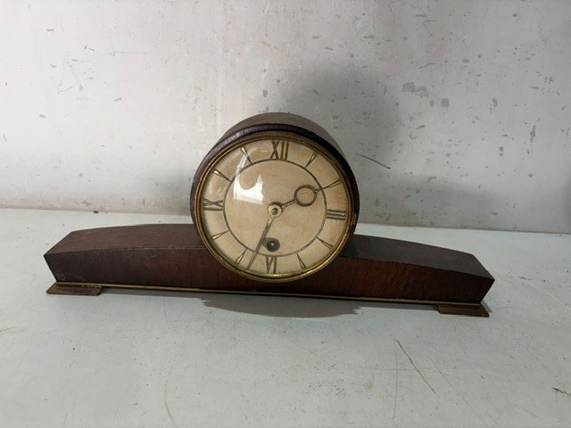 Reloj de Mesa Antiguo de Madera y Metal