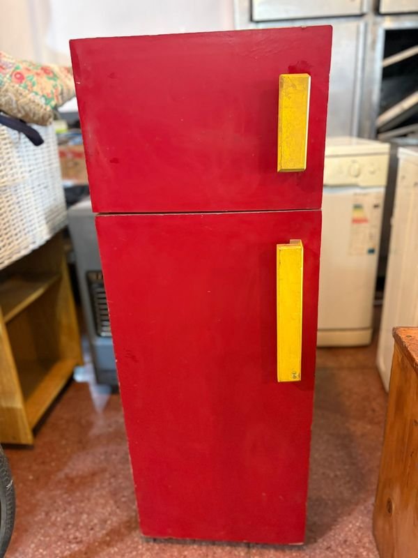 Lote anterior: Mueble infantil de madera Heladera