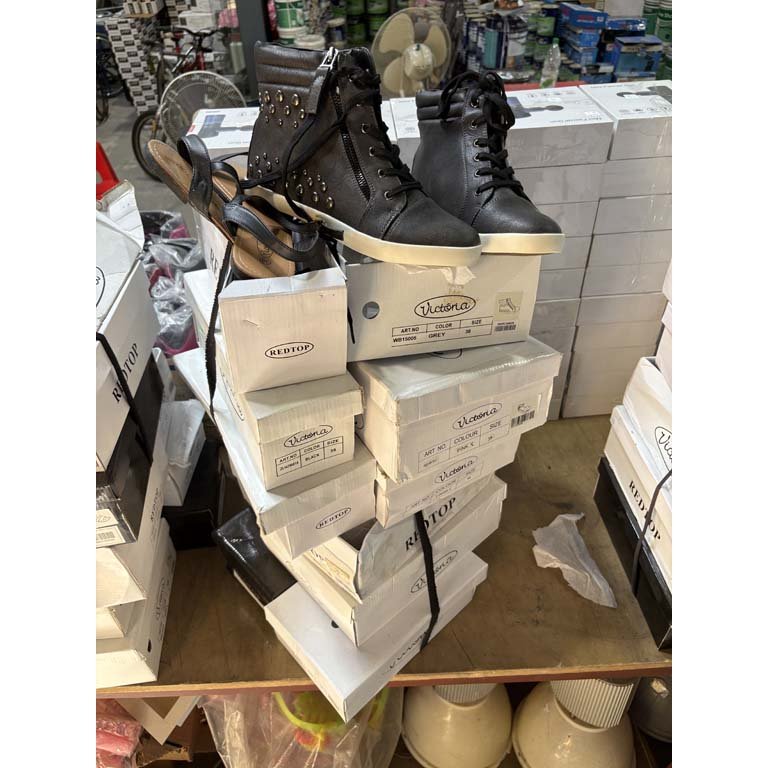 Lote anterior: Zapatos de cuero en caja