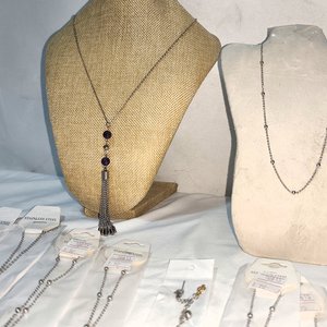 Lote de 50 Piezas de Joyería Surtida en Acero Quirúrgico: Collares, Carvanas y Anillos - imagen 3