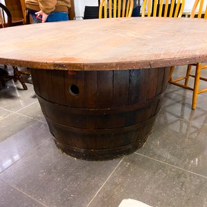 Mesa Redonda Rústica con Base de Barril de Madera - imagen 2