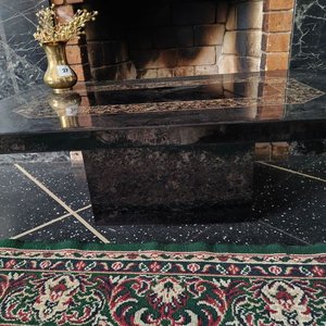 Mesa Ratona Laqueada Negra con Detalles Dorados - imagen 2