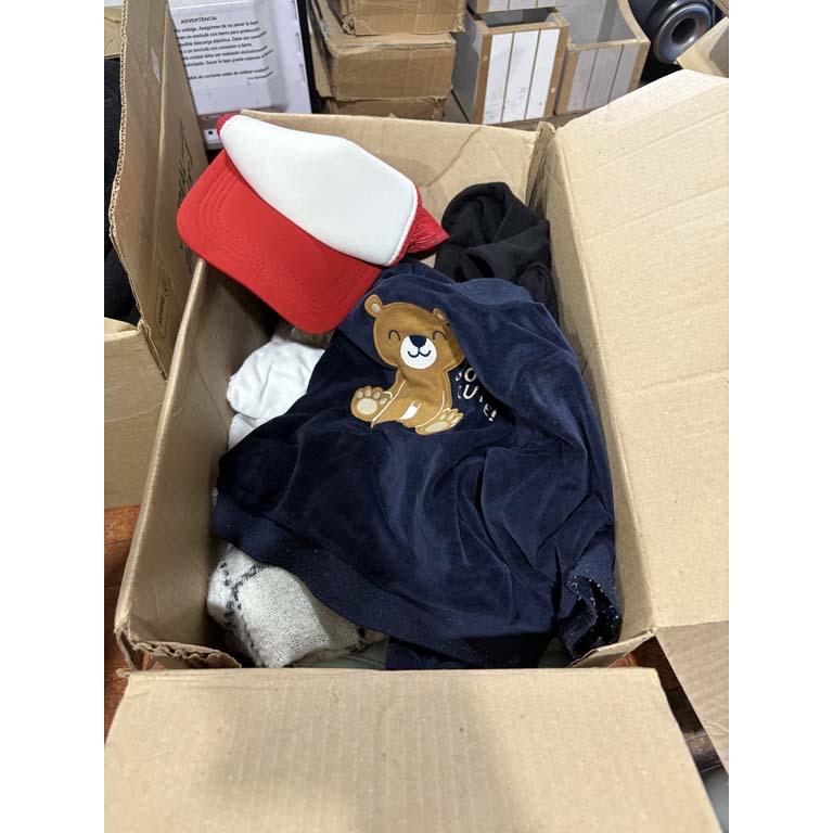 Lote siguiente: Lote de Ropa Varia para Hombre y Mujer