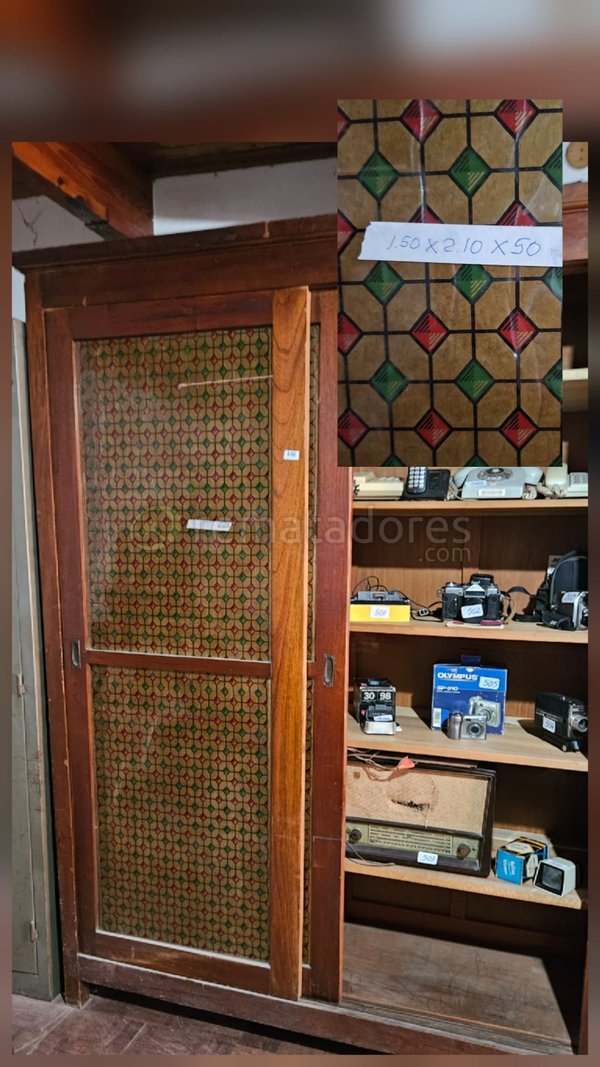 Mueble Archivador Antiguo con Puertas de Vidrio y Madera