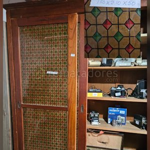 Lote siguiente: Mueble Archivador Antiguo con Puertas de Vidrio y Madera