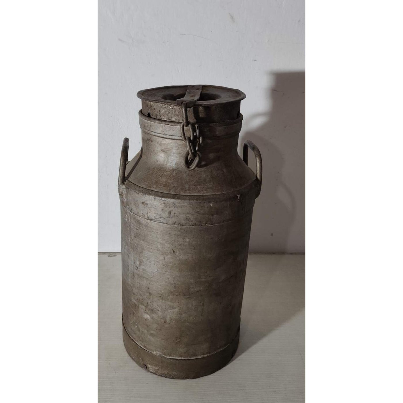 Tacho Lechero Metálico Antiguo con Tapa y Asas