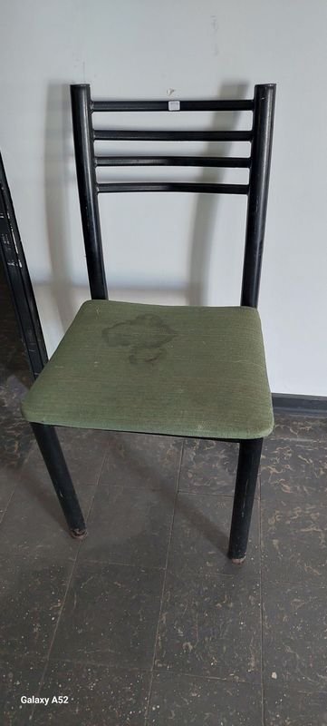 Lote anterior: Silla en buen estado para hogar