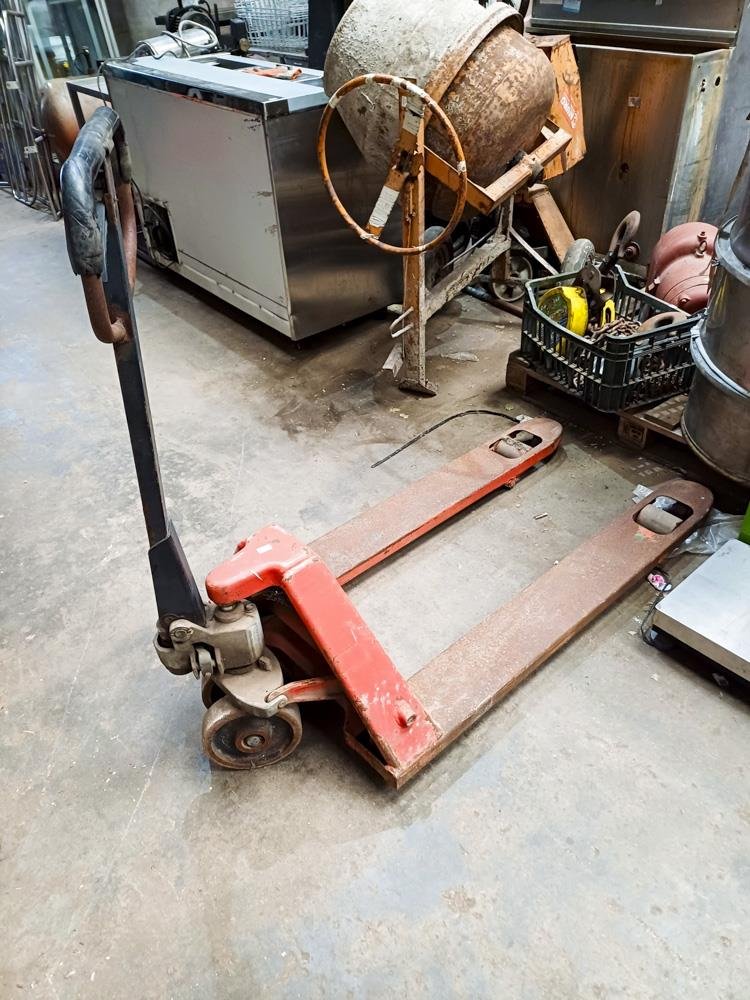 Gato Hidráulico Rojo para Pallets con Ruedas