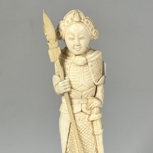 Figura de Marfil de Guerrero con Lanza, Altura 14 cm - imagen 3