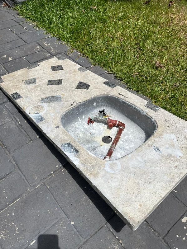Mesada con pileta en buen estado