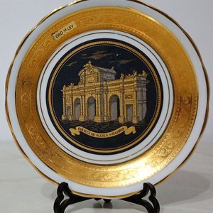 Lote siguiente: Plato Decorativo Porcelana Española "Puerta de Alcalá" Madrid con Borde Oro 1ª Ley