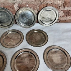 Conjunto de 8 Platillos de Platina con Bordes Repujados - imagen 5
