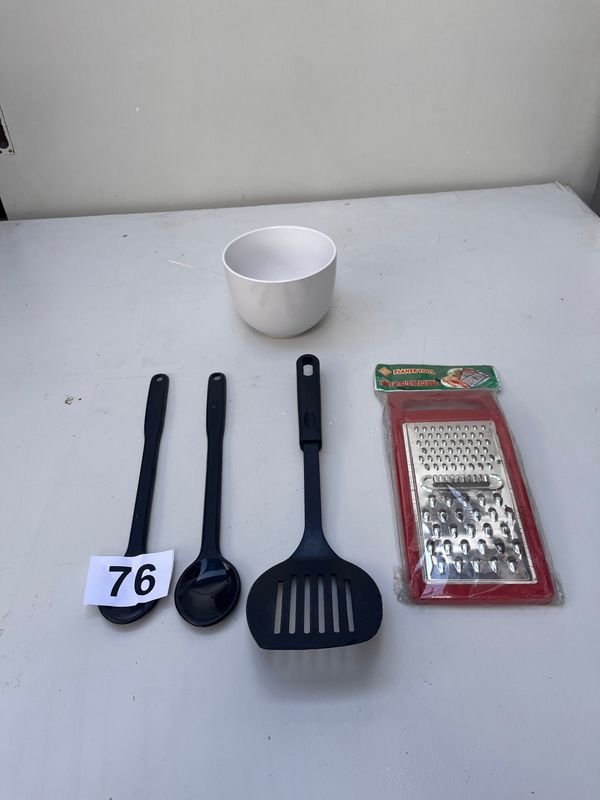 Lote anterior: Utensilios de Cocina en Excelente Estado