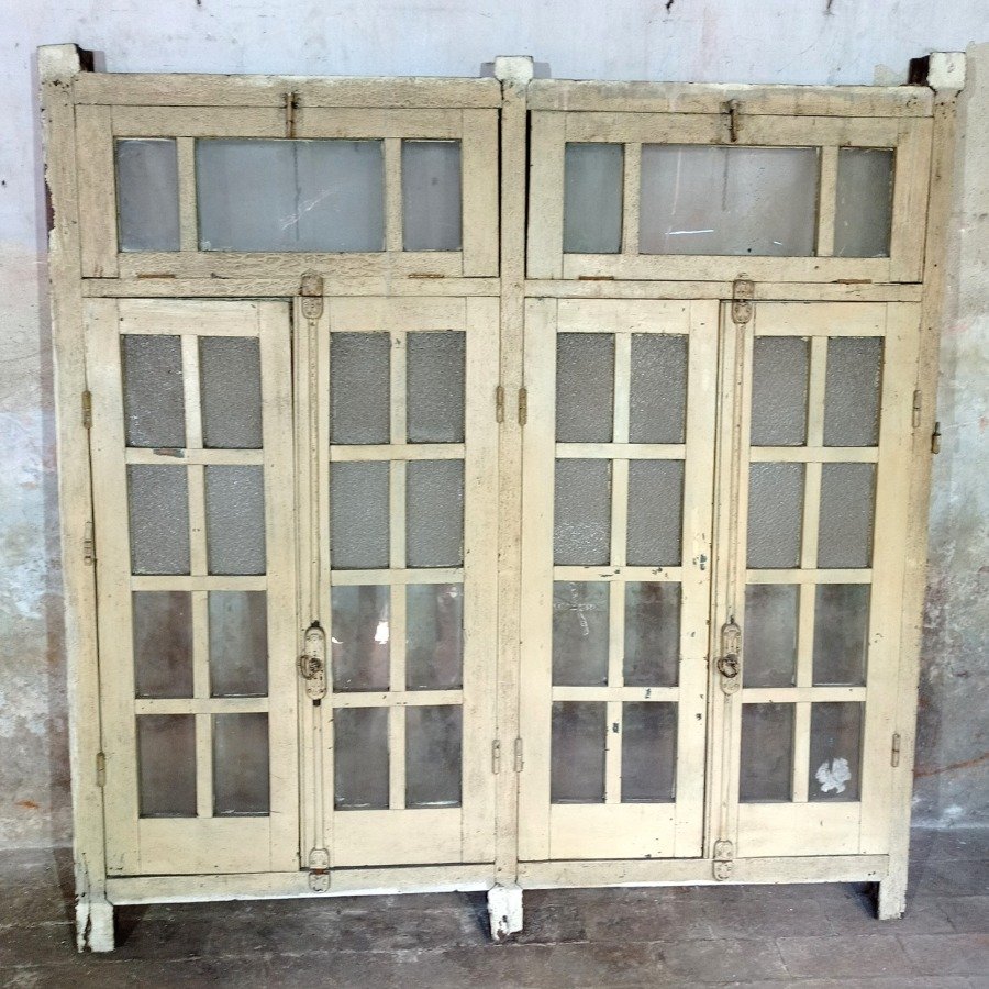 Ventana de cedro con hojas batientes y banderolas - imagen 2