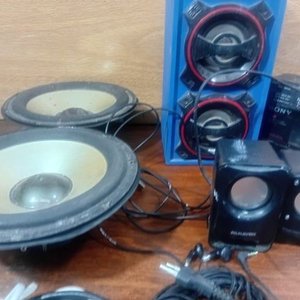 Lote siguiente: Radio Grabador Sony, Parlantes y Conexiones Varios