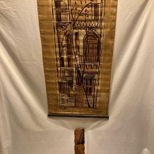 Lote siguiente: Lote se observan dos piezas decorativas de estilo artesanal y vintage
