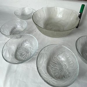 Juego de Ponchera y 6 Compoteras de Vidrio Prensado con Diseño Floral - imagen 9