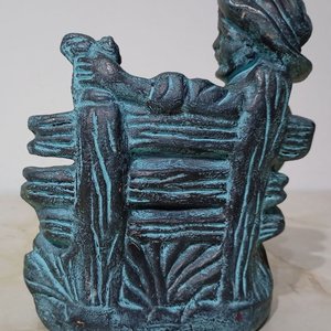 Estatuilla de Yeso: Gaucho Sentado en Banco de Plaza - imagen 3