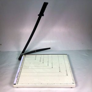 Guillotina de Metal para Cortar Papel, Color Blanco - imagen 3