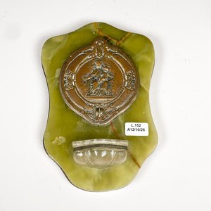 Lote siguiente: Pila de Agua Bendita Religiosa de Ónix y Metal con Detalle de Virgen y Niño
